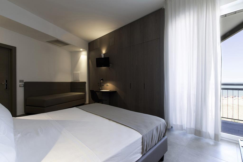 Hotel Eden Alba Adriatica Exterior photo